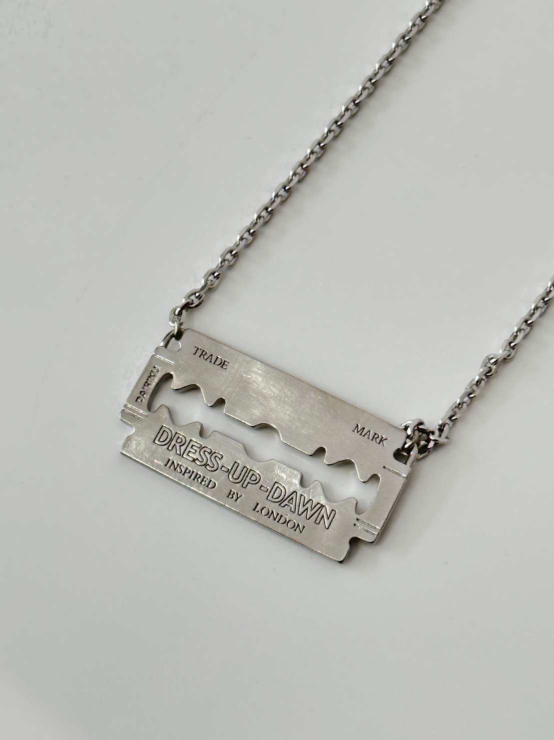 DAIRIKU<br />Razor Necklace / Silver<img class='new_mark_img2' src='https://img.shop-pro.jp/img/new/icons14.gif' style='border:none;display:inline;margin:0px;padding:0px;width:auto;' />