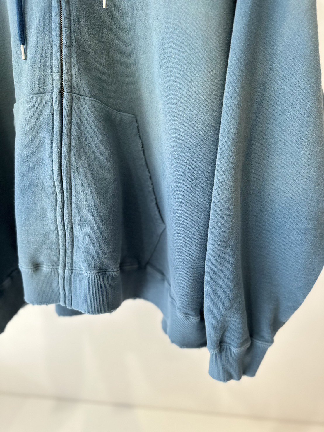 DAIRIKU<br />Water-repellent Vintage Wash Hoodie / Youth Blue<img class='new_mark_img2' src='https://img.shop-pro.jp/img/new/icons14.gif' style='border:none;display:inline;margin:0px;padding:0px;width:auto;' />