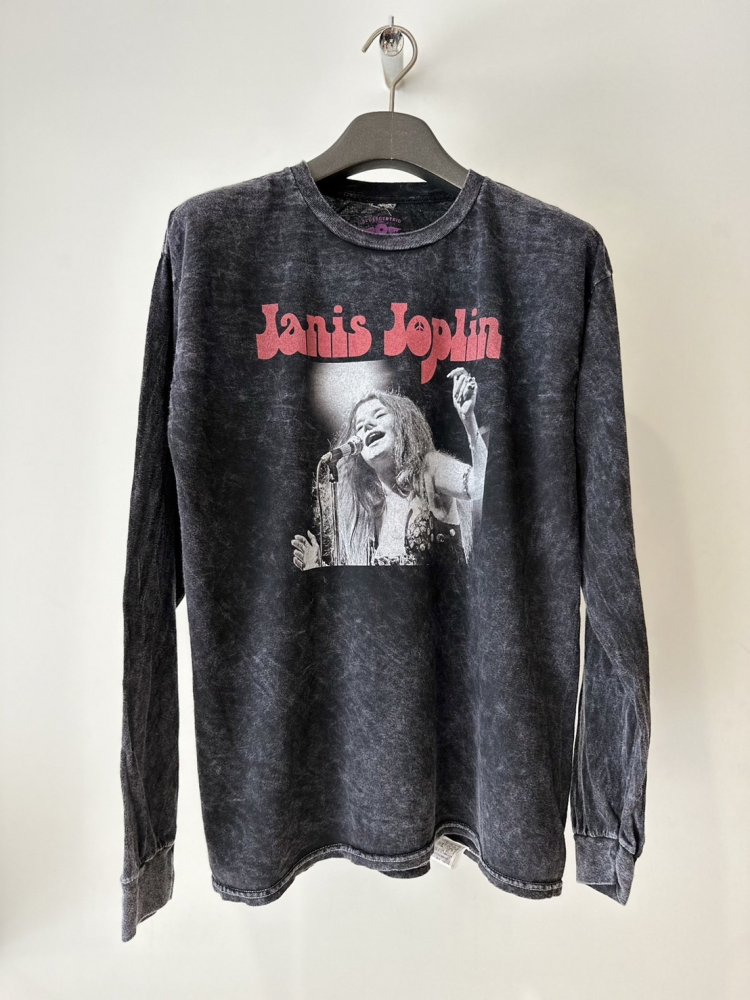 BLUESCENTRIC<br />JANIS JOPLIN MINERAL WASH L/S / BLACK(MINERAL WASH)<img class='new_mark_img2' src='https://img.shop-pro.jp/img/new/icons14.gif' style='border:none;display:inline;margin:0px;padding:0px;width:auto;' />