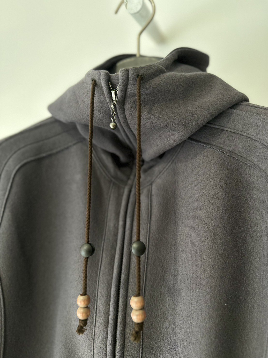 JIAN YE<br />SOLID HOODIE  / charcoal<img class='new_mark_img2' src='https://img.shop-pro.jp/img/new/icons47.gif' style='border:none;display:inline;margin:0px;padding:0px;width:auto;' />