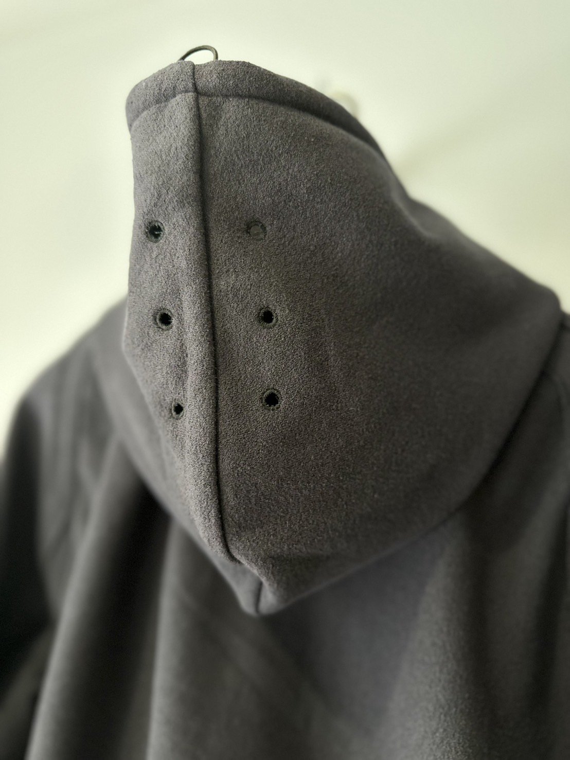 JIAN YE<br />SOLID HOODIE  / charcoal<img class='new_mark_img2' src='https://img.shop-pro.jp/img/new/icons47.gif' style='border:none;display:inline;margin:0px;padding:0px;width:auto;' />