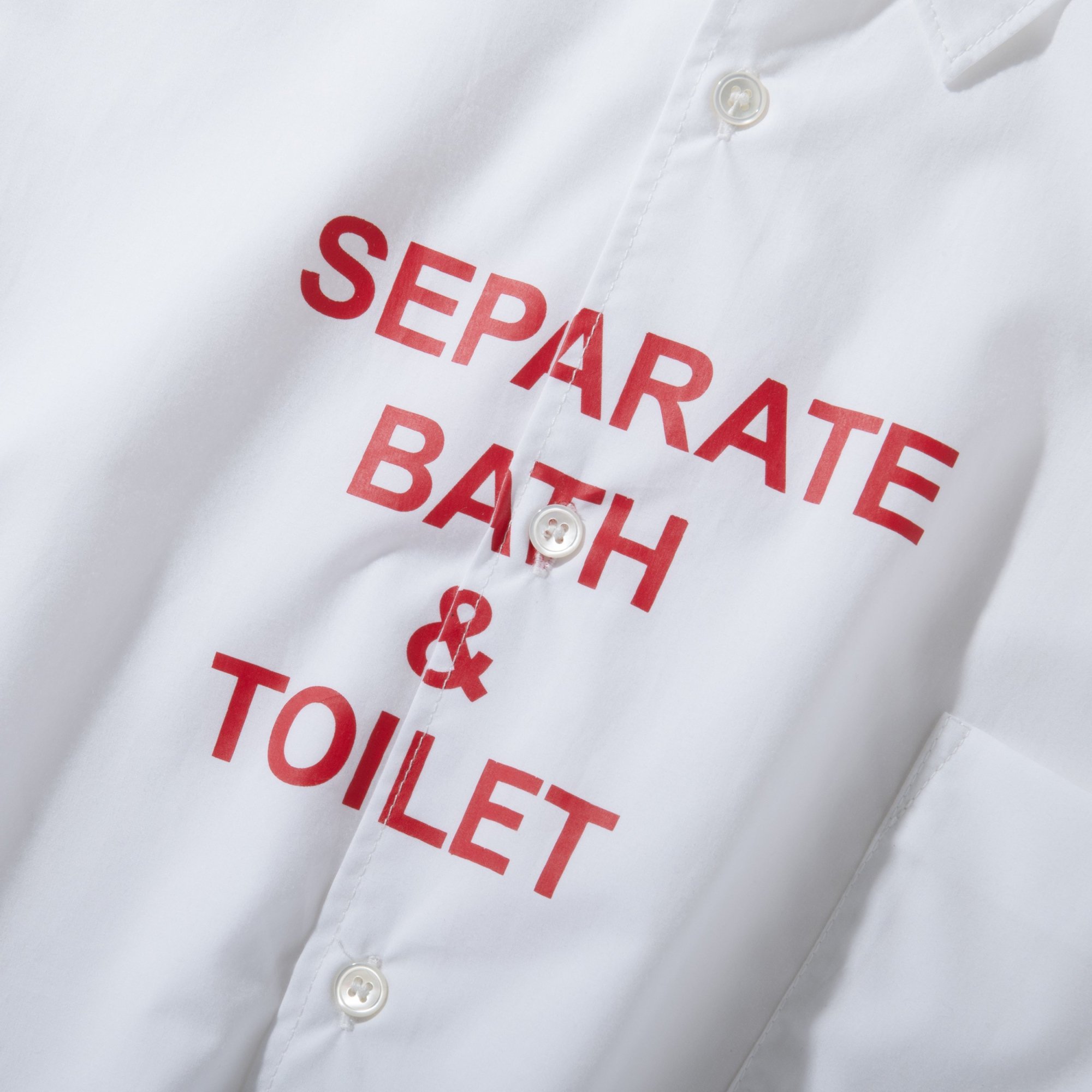 SEPARATE BATH & TOILET<br />SEPASHIRTS AKA / WHITE<img class='new_mark_img2' src='https://img.shop-pro.jp/img/new/icons47.gif' style='border:none;display:inline;margin:0px;padding:0px;width:auto;' />