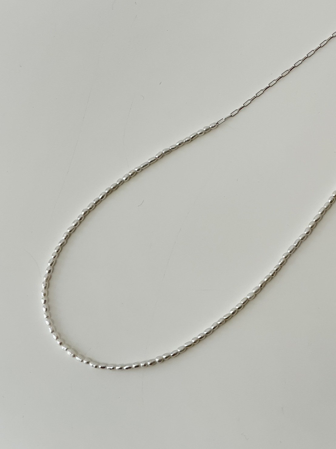 JieDa<br />THIN PEARL SWITCHING NECKLACE (925 SILVER) / SILVER<img class='new_mark_img2' src='https://img.shop-pro.jp/img/new/icons47.gif' style='border:none;display:inline;margin:0px;padding:0px;width:auto;' />