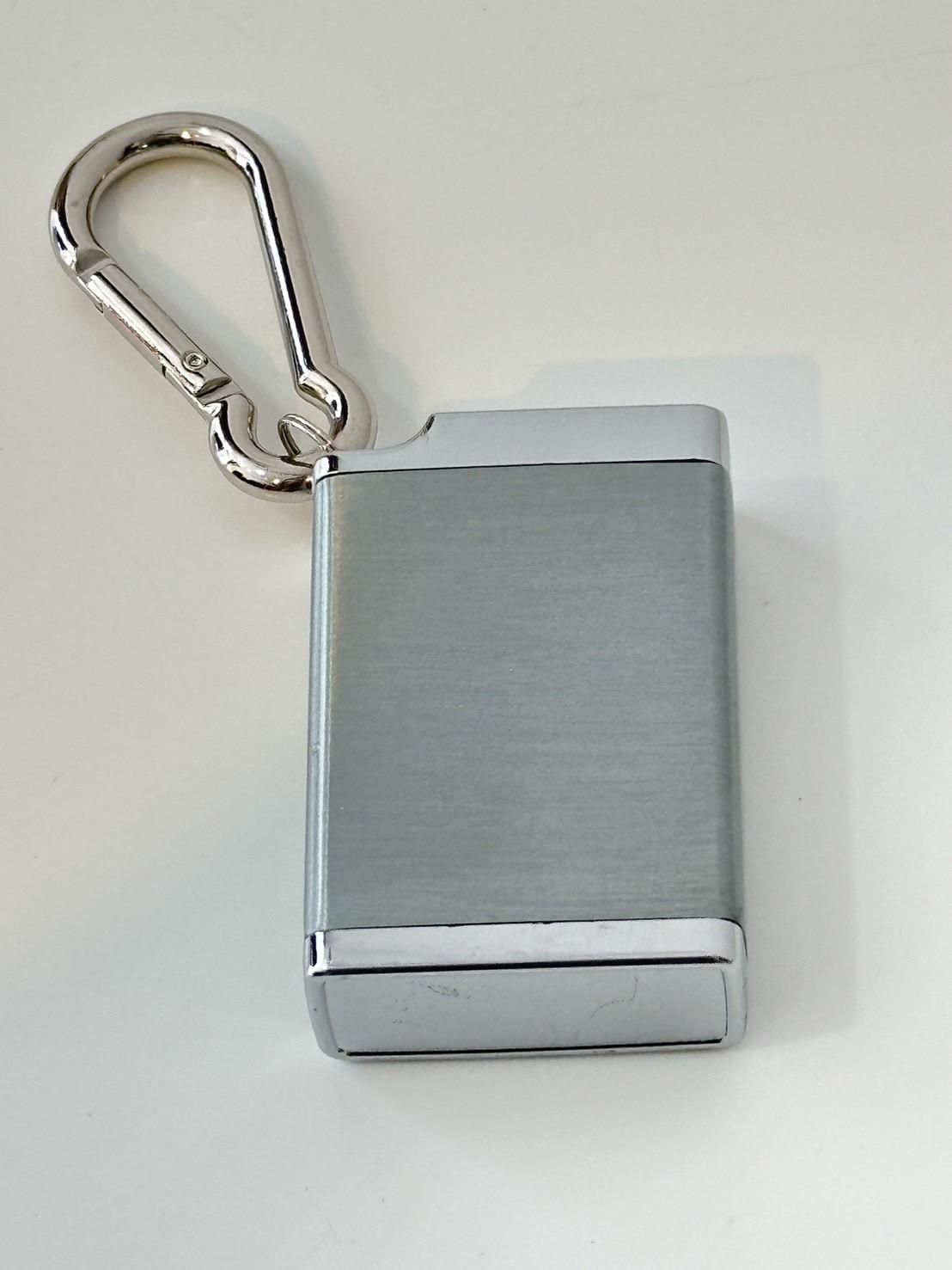 HIDAKA<br />PORTABLE ASHTRAY-FRISK / SILVER<img class='new_mark_img2' src='https://img.shop-pro.jp/img/new/icons47.gif' style='border:none;display:inline;margin:0px;padding:0px;width:auto;' />