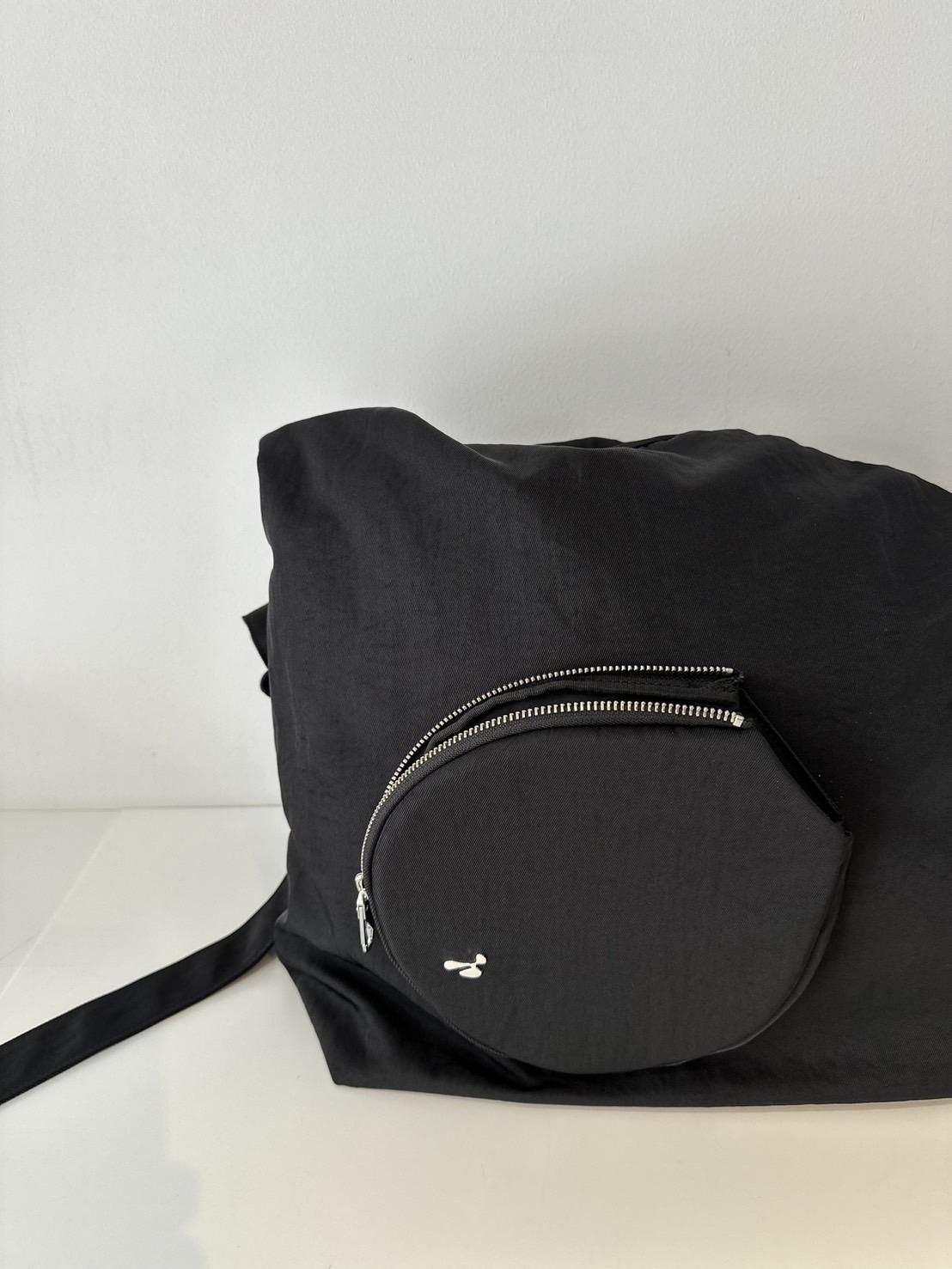 HIDAKA<br />PING-PONG MESSENGER BAG / BLACK<img class='new_mark_img2' src='https://img.shop-pro.jp/img/new/icons47.gif' style='border:none;display:inline;margin:0px;padding:0px;width:auto;' />