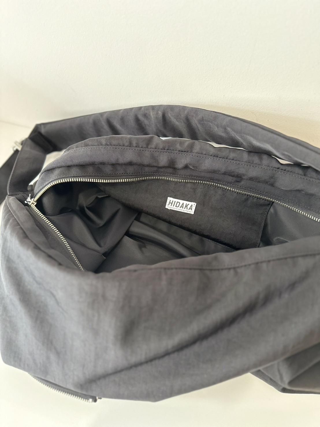 HIDAKA<br />PING-PONG MESSENGER BAG / BLACK<img class='new_mark_img2' src='https://img.shop-pro.jp/img/new/icons47.gif' style='border:none;display:inline;margin:0px;padding:0px;width:auto;' />