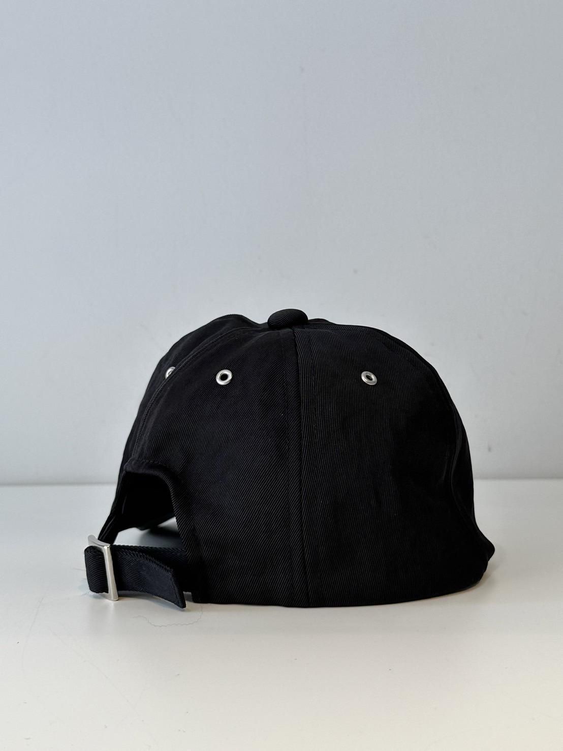HIDAKA<br />ACCIDENT CAP / BLACK<img class='new_mark_img2' src='https://img.shop-pro.jp/img/new/icons47.gif' style='border:none;display:inline;margin:0px;padding:0px;width:auto;' />
