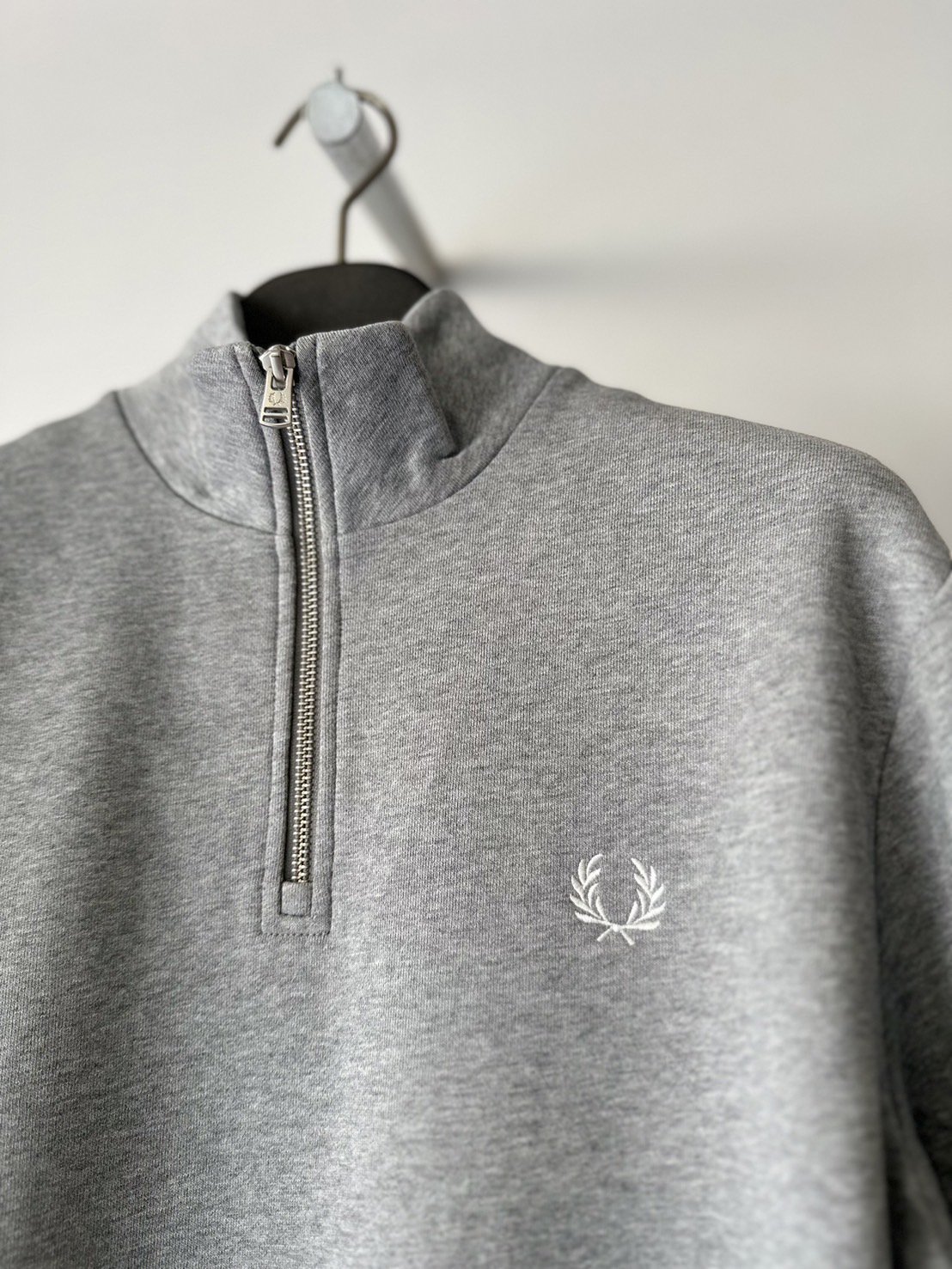 FRED PERRY<br />HALF ZIP SWEATSHIRT / STEEL MARL<img class='new_mark_img2' src='https://img.shop-pro.jp/img/new/icons14.gif' style='border:none;display:inline;margin:0px;padding:0px;width:auto;' />