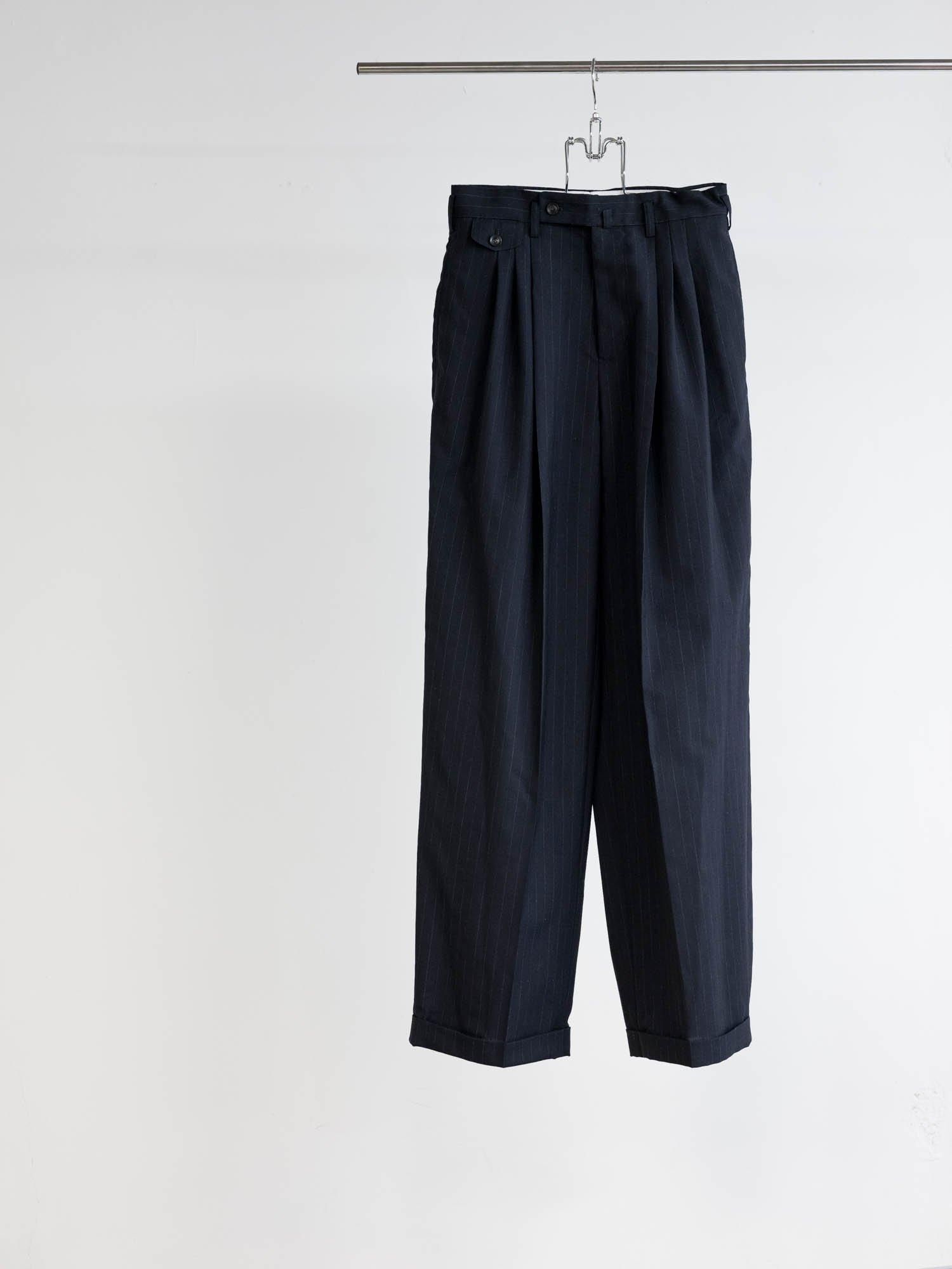 SOSHIOTSUKI<br />6B DOUBLE BREASTED SHAPED JACKET & 3 TUCK WIDE TROUSERS SET / NAVY STRIPE<img class='new_mark_img2' src='https://img.shop-pro.jp/img/new/icons47.gif' style='border:none;display:inline;margin:0px;padding:0px;width:auto;' />