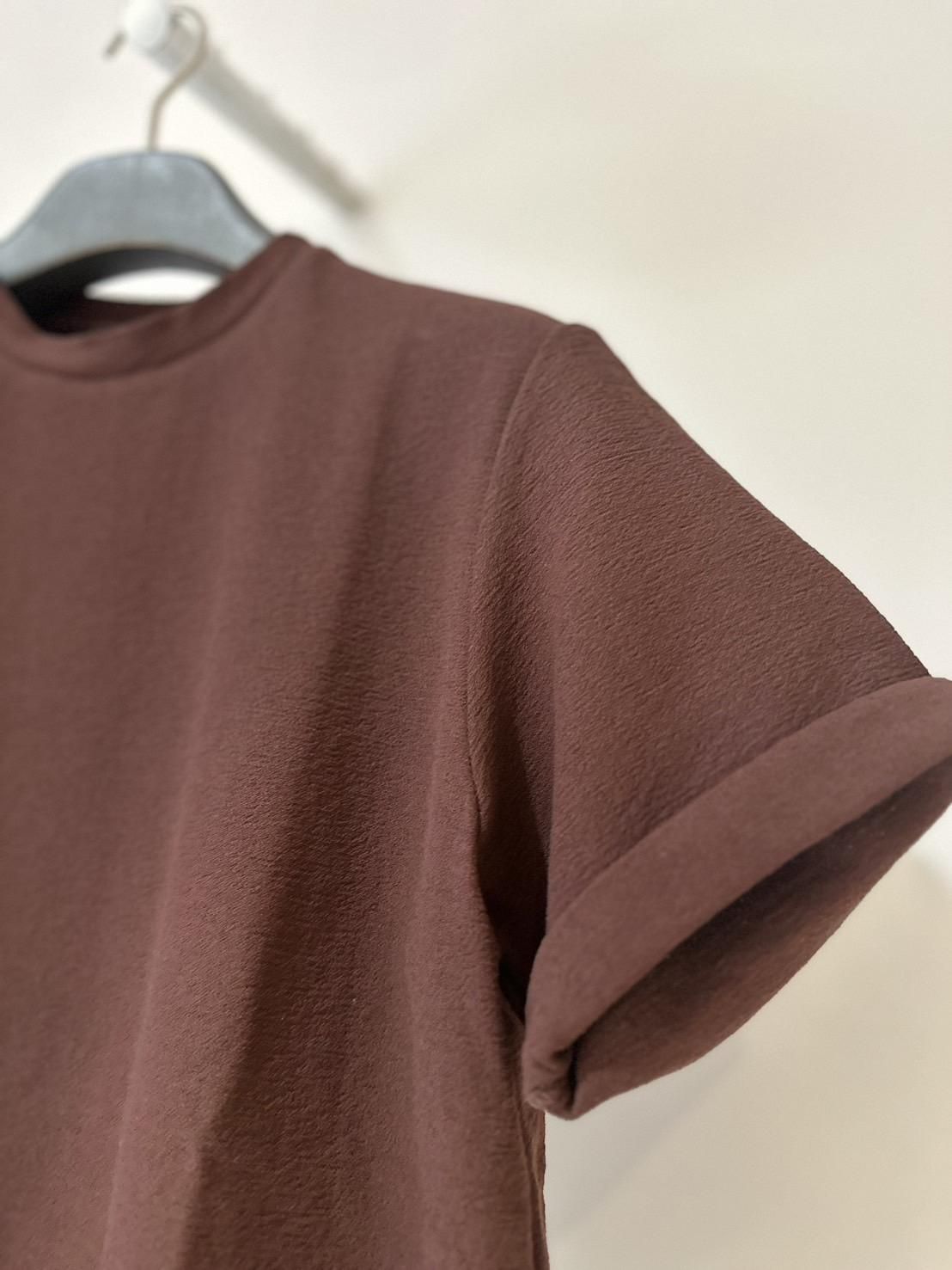 SOSHIOTSUKI<br />DRY COTTON TEE / BROWN<img class='new_mark_img2' src='https://img.shop-pro.jp/img/new/icons14.gif' style='border:none;display:inline;margin:0px;padding:0px;width:auto;' />