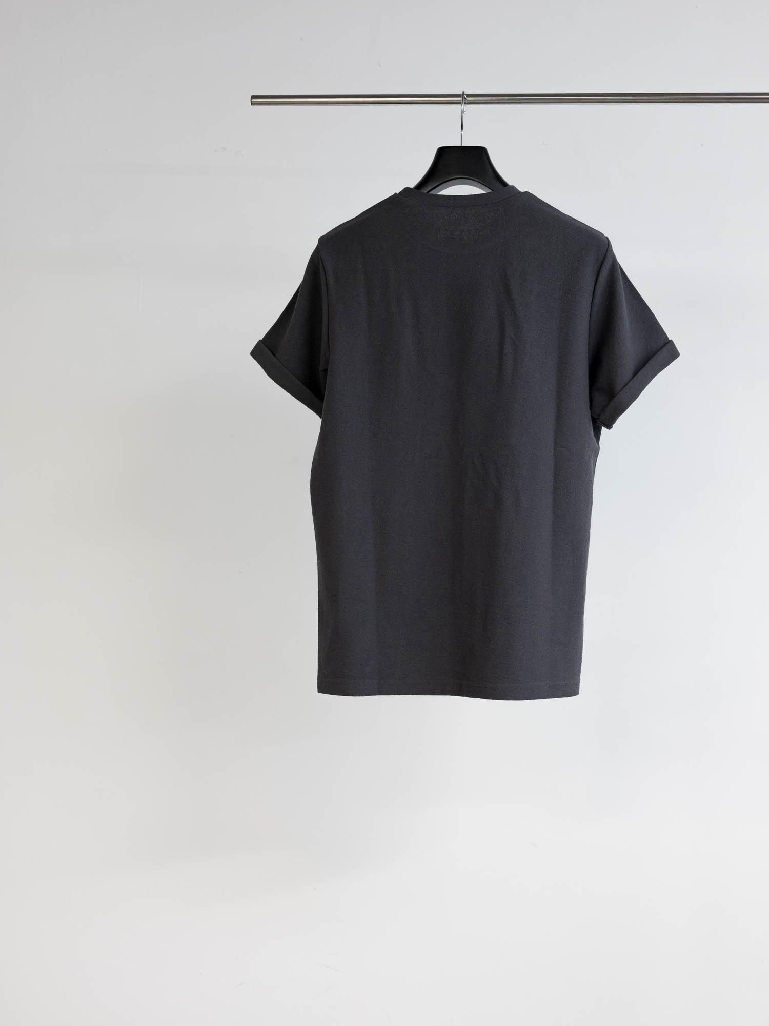 SOSHIOTSUKI<br />DRY COTTON TEE / DARK GREY<img class='new_mark_img2' src='https://img.shop-pro.jp/img/new/icons14.gif' style='border:none;display:inline;margin:0px;padding:0px;width:auto;' />