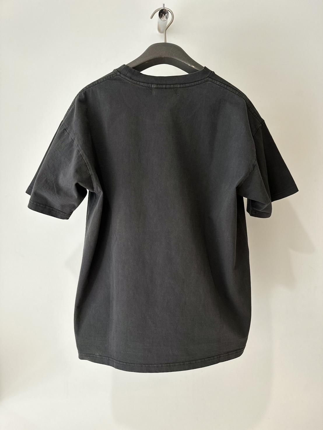 JIEDA<br />PIGMENT EMBROIDERY TEE / BLACK<img class='new_mark_img2' src='https://img.shop-pro.jp/img/new/icons14.gif' style='border:none;display:inline;margin:0px;padding:0px;width:auto;' />