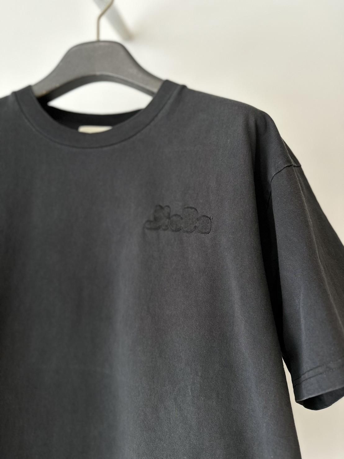 JIEDA<br />PIGMENT EMBROIDERY TEE / BLACK<img class='new_mark_img2' src='https://img.shop-pro.jp/img/new/icons14.gif' style='border:none;display:inline;margin:0px;padding:0px;width:auto;' />