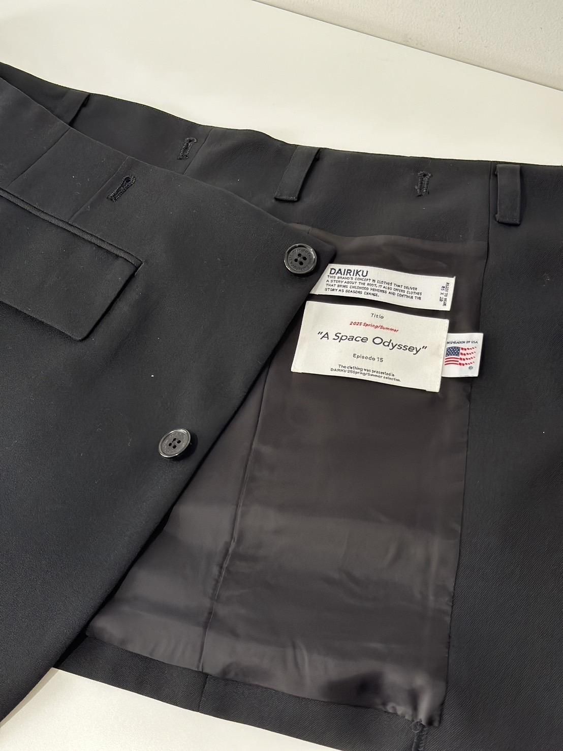 DAIRIKU<br />Tailored Hem Rap Skirt / Black<img class='new_mark_img2' src='https://img.shop-pro.jp/img/new/icons14.gif' style='border:none;display:inline;margin:0px;padding:0px;width:auto;' />
