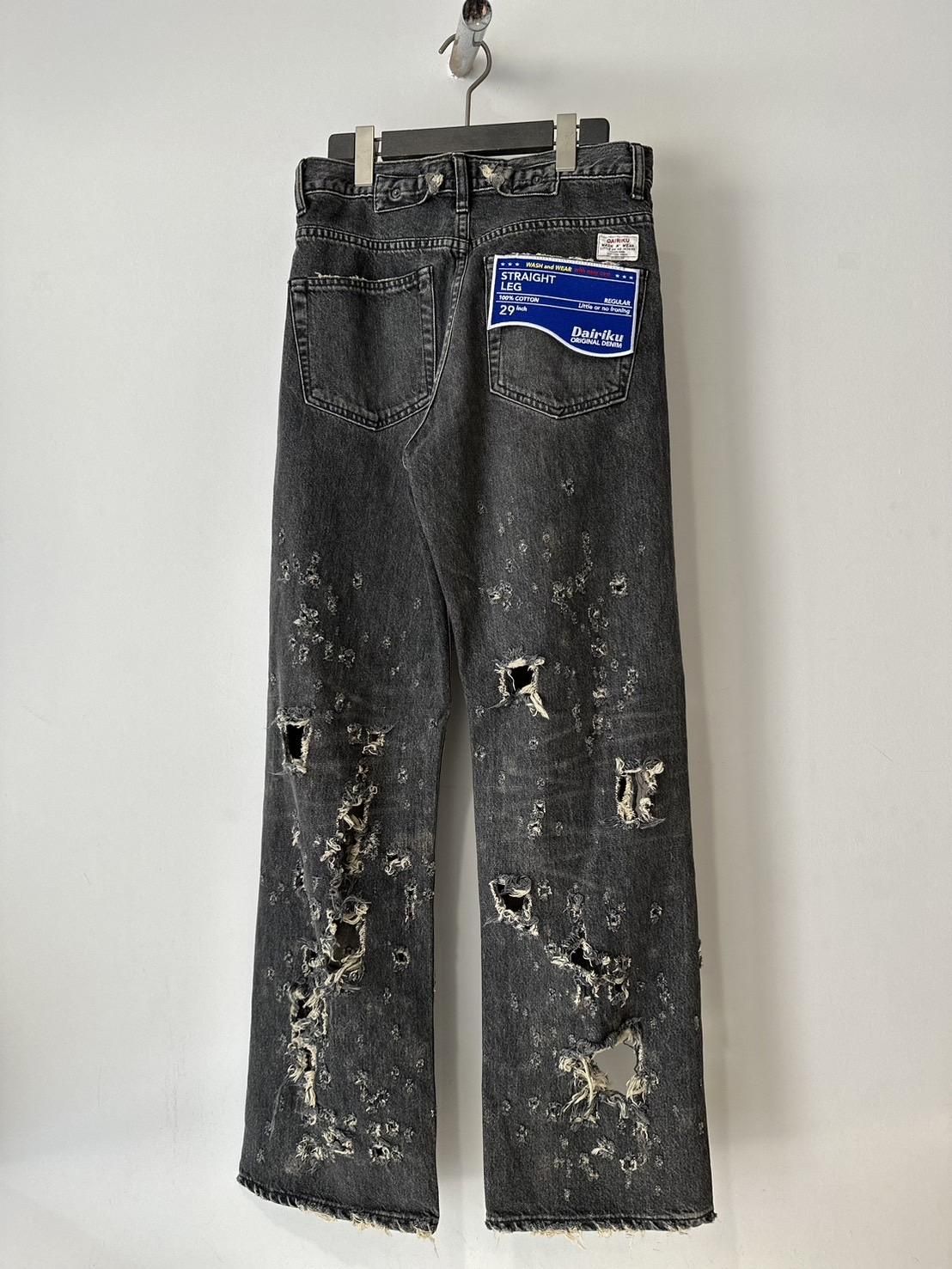 DAIRIKU<br />Damage Straight Denim Pants / Black<img class='new_mark_img2' src='https://img.shop-pro.jp/img/new/icons14.gif' style='border:none;display:inline;margin:0px;padding:0px;width:auto;' />