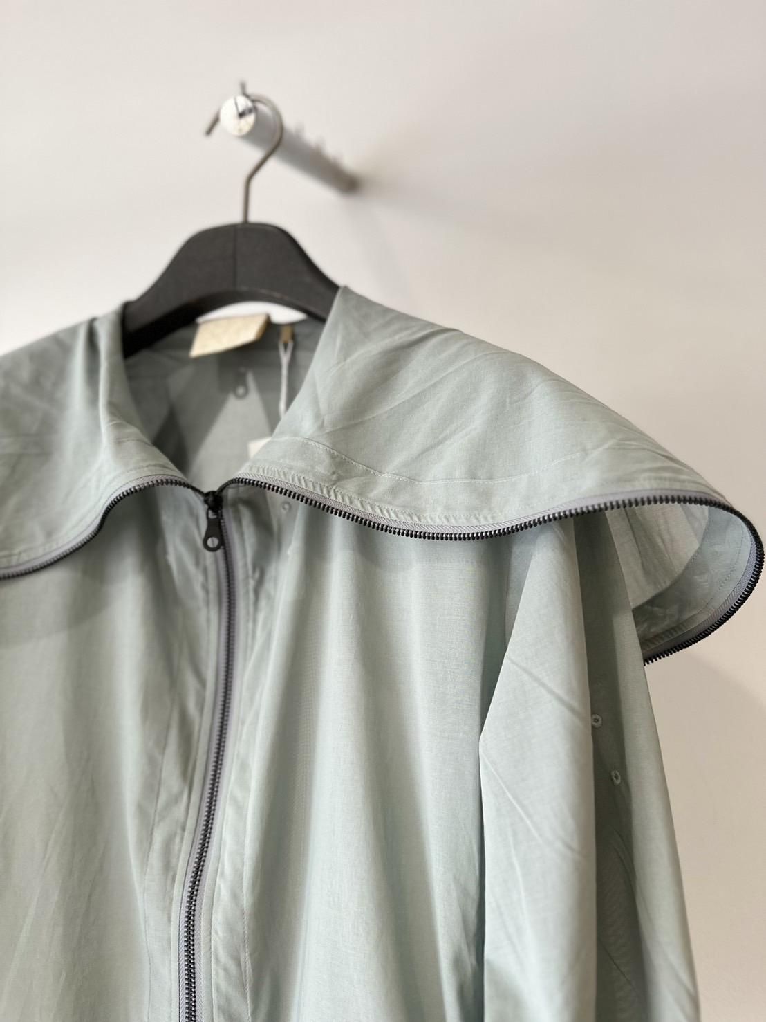 JIAN YE<br />TRTRBZ HOODIE / BLUE GRAY<img class='new_mark_img2' src='https://img.shop-pro.jp/img/new/icons47.gif' style='border:none;display:inline;margin:0px;padding:0px;width:auto;' />