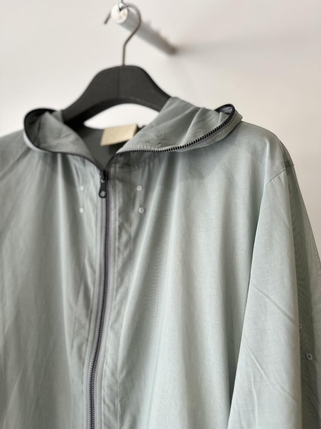JIAN YE<br />TRTRBZ HOODIE / BLUE GRAY<img class='new_mark_img2' src='https://img.shop-pro.jp/img/new/icons47.gif' style='border:none;display:inline;margin:0px;padding:0px;width:auto;' />