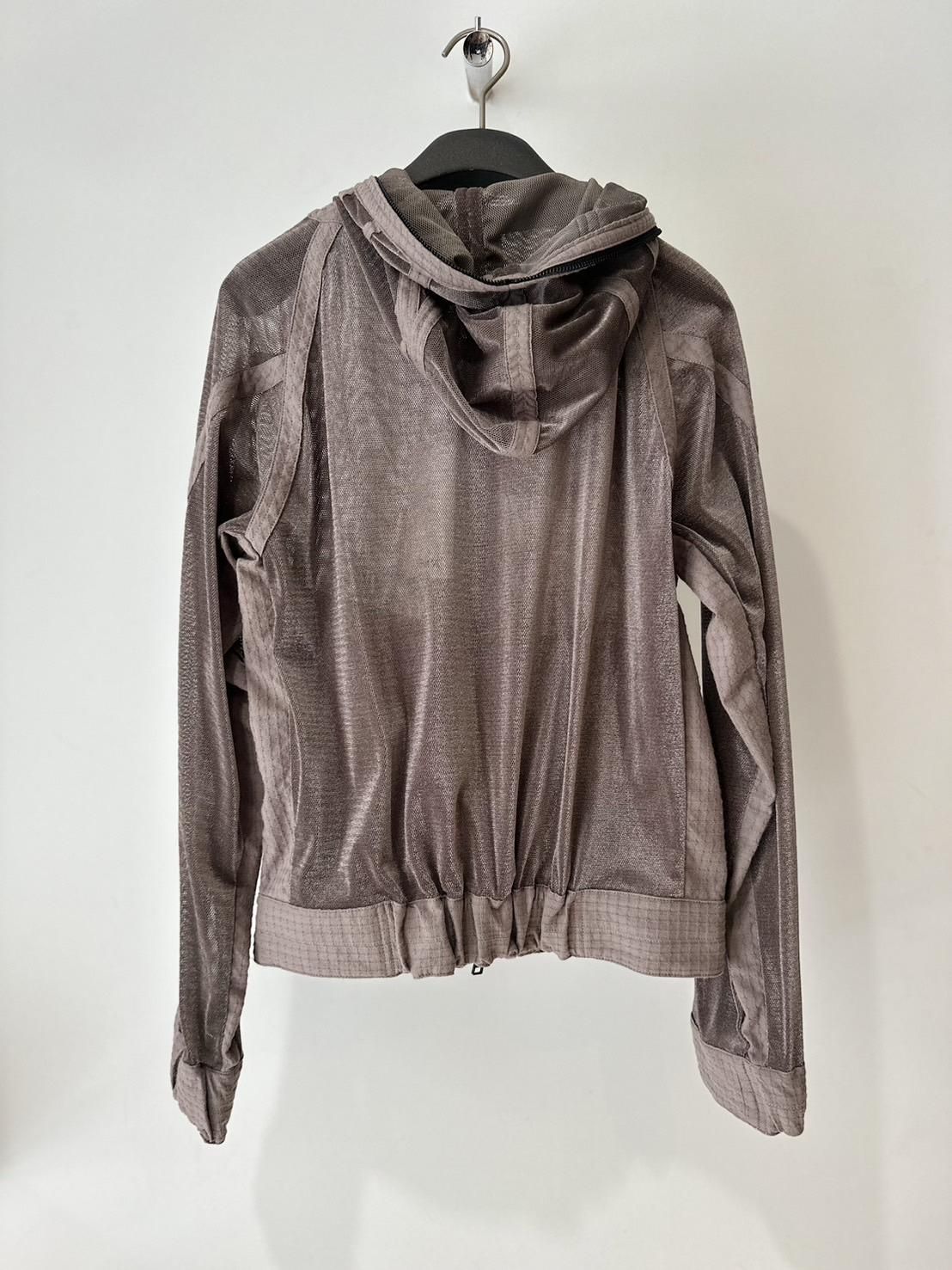 JIAN YE<br />MESH HOODIE  / BROWN<img class='new_mark_img2' src='https://img.shop-pro.jp/img/new/icons47.gif' style='border:none;display:inline;margin:0px;padding:0px;width:auto;' />