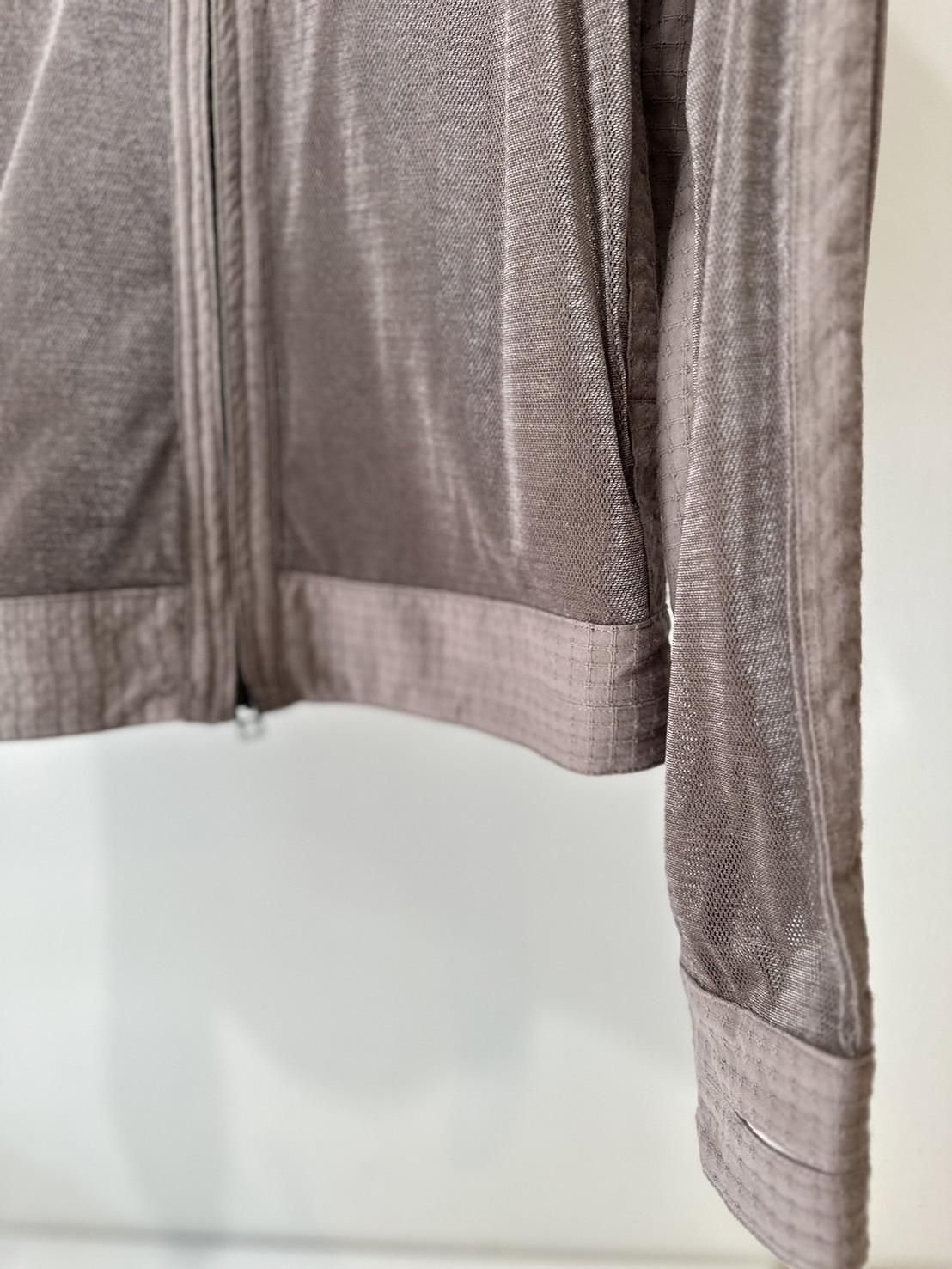 JIAN YE<br />MESH HOODIE  / BROWN<img class='new_mark_img2' src='https://img.shop-pro.jp/img/new/icons47.gif' style='border:none;display:inline;margin:0px;padding:0px;width:auto;' />