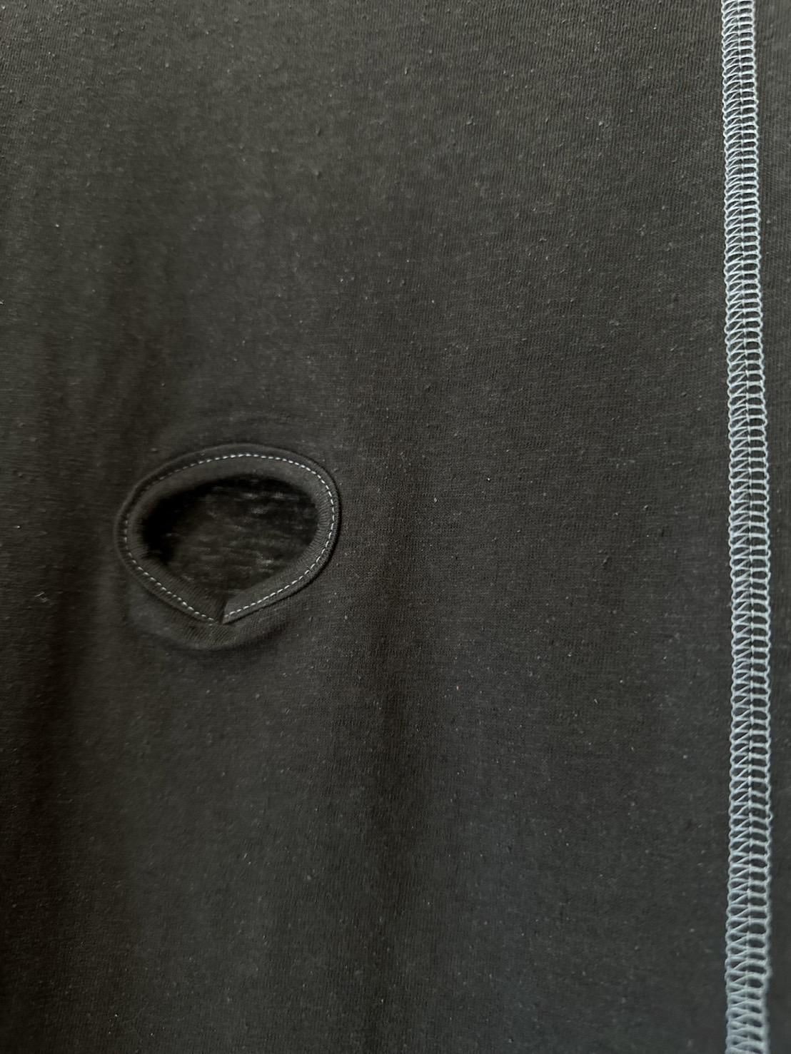 JIAN YE<br />ONEEYE T / CHARCOAL<img class='new_mark_img2' src='https://img.shop-pro.jp/img/new/icons14.gif' style='border:none;display:inline;margin:0px;padding:0px;width:auto;' />