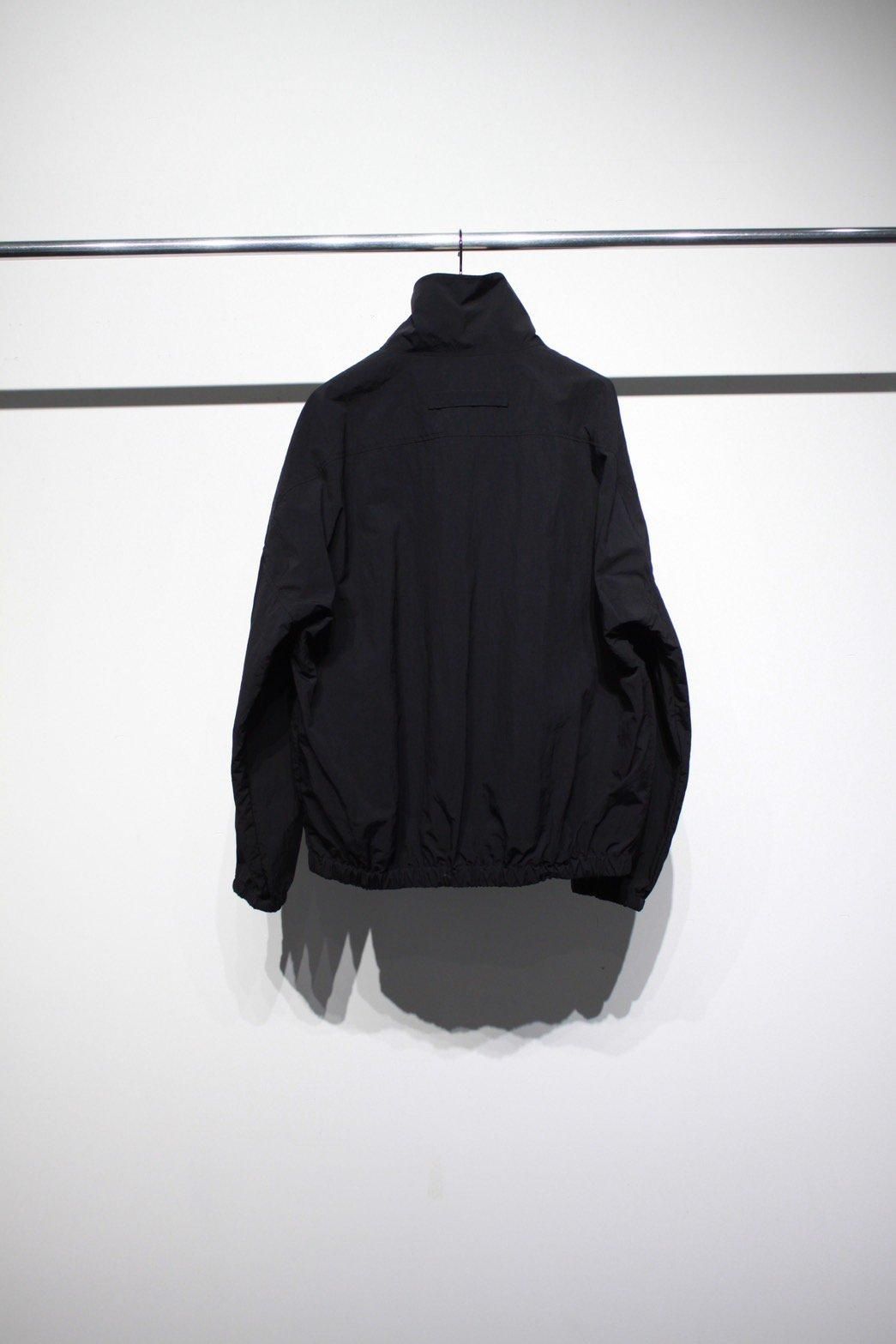 soe<br />Tracker Jacket / BLACK<img class='new_mark_img2' src='https://img.shop-pro.jp/img/new/icons47.gif' style='border:none;display:inline;margin:0px;padding:0px;width:auto;' />