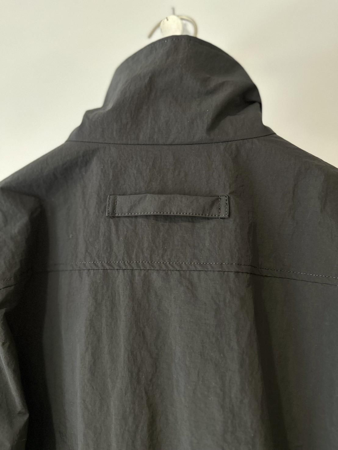 soe<br />Tracker Jacket / BLACK<img class='new_mark_img2' src='https://img.shop-pro.jp/img/new/icons47.gif' style='border:none;display:inline;margin:0px;padding:0px;width:auto;' />