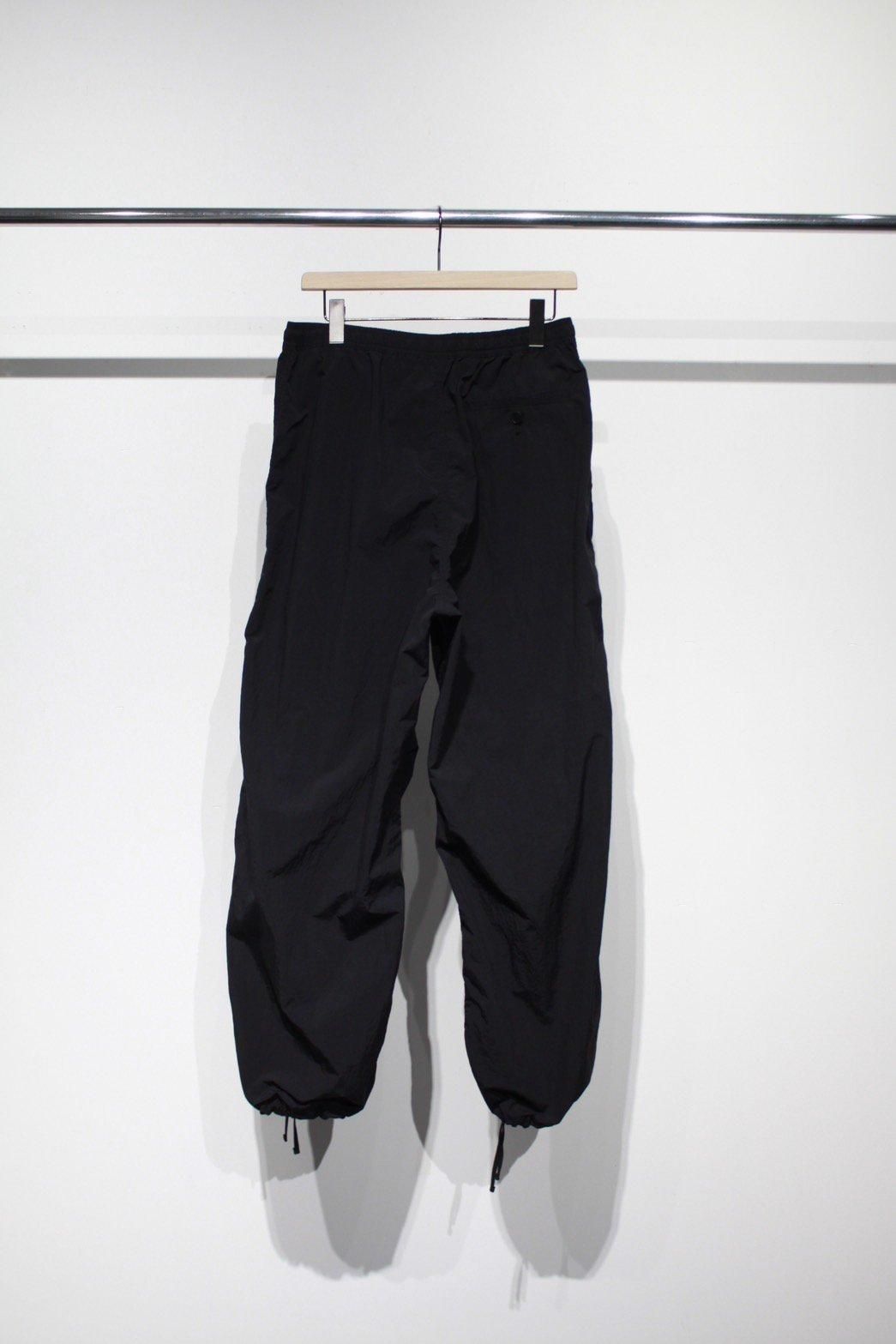 soe<br />Tracker Trousers / BLACK<img class='new_mark_img2' src='https://img.shop-pro.jp/img/new/icons14.gif' style='border:none;display:inline;margin:0px;padding:0px;width:auto;' />