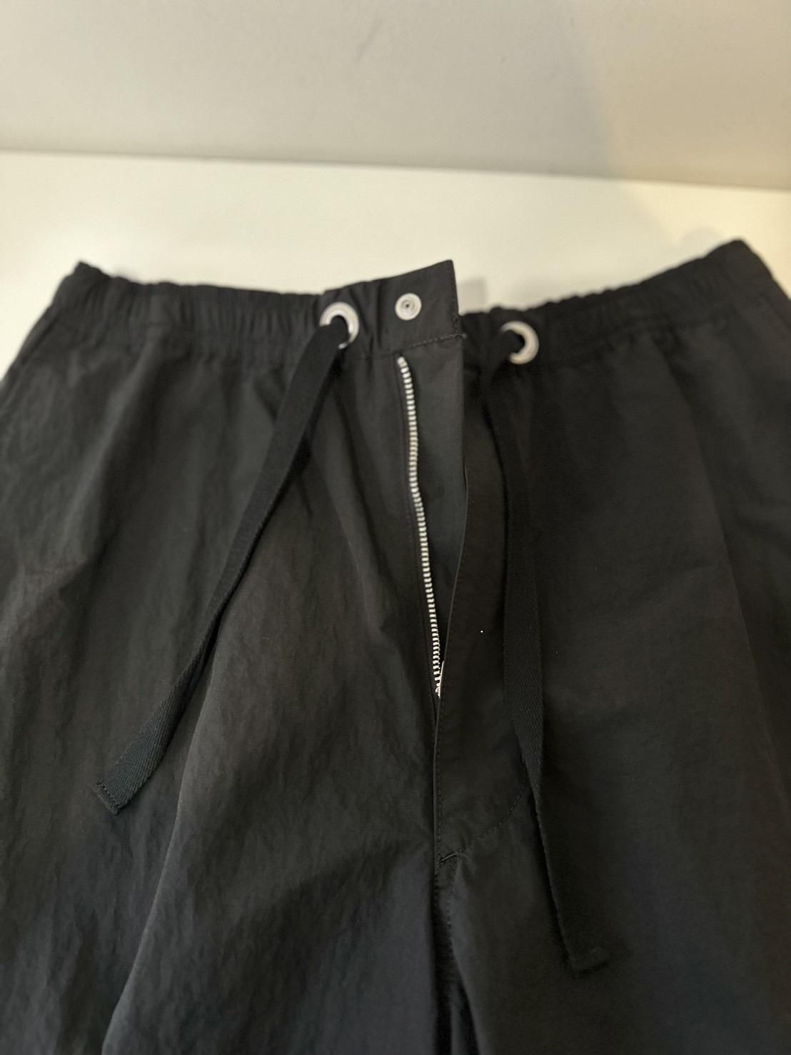 soe<br />Tracker Trousers / BLACK<img class='new_mark_img2' src='https://img.shop-pro.jp/img/new/icons14.gif' style='border:none;display:inline;margin:0px;padding:0px;width:auto;' />