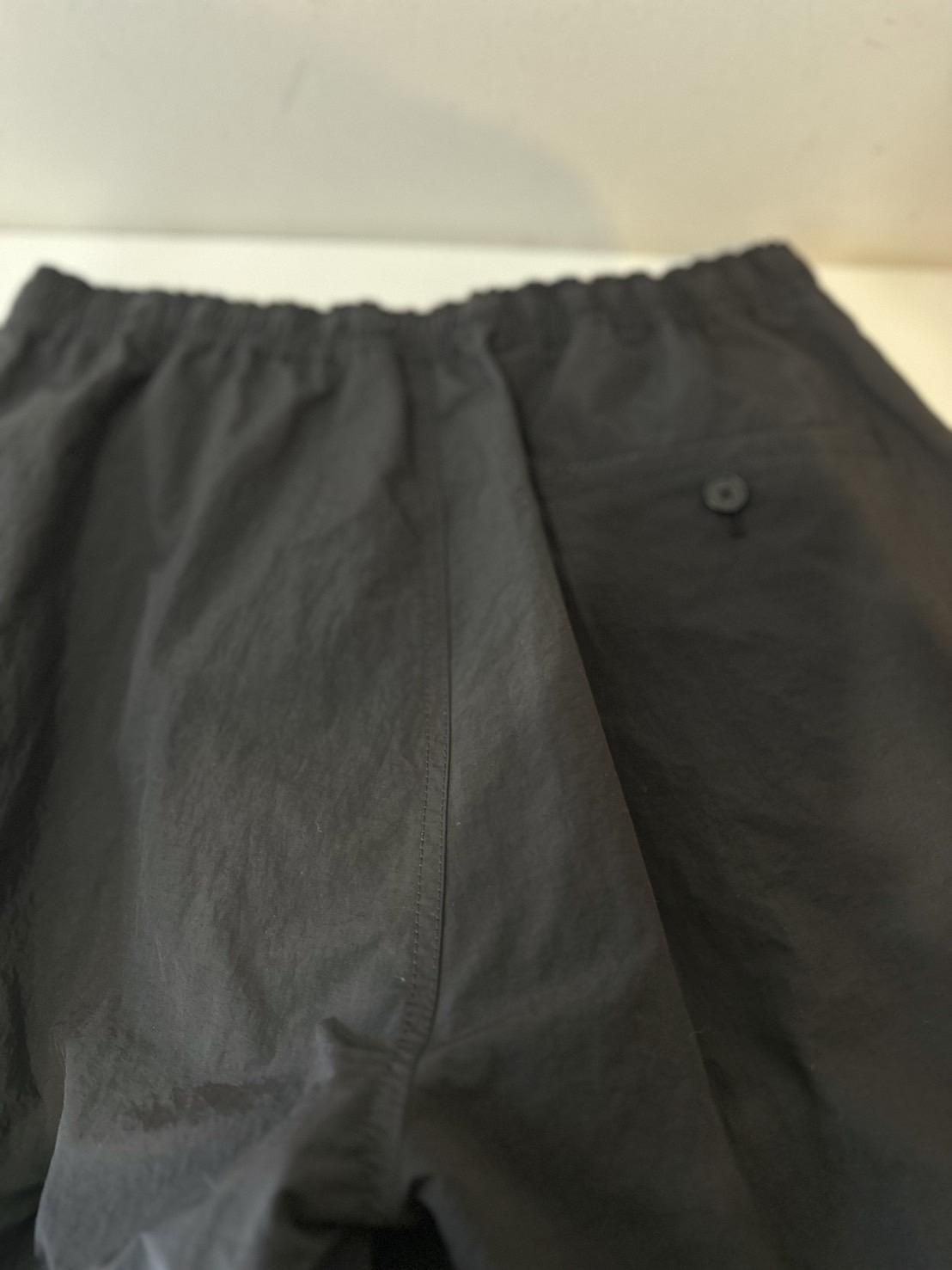 soe<br />Tracker Trousers / BLACK<img class='new_mark_img2' src='https://img.shop-pro.jp/img/new/icons14.gif' style='border:none;display:inline;margin:0px;padding:0px;width:auto;' />