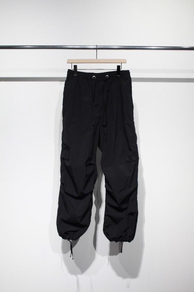 soe<br />Tracker Trousers / BLACK<img class='new_mark_img2' src='https://img.shop-pro.jp/img/new/icons14.gif' style='border:none;display:inline;margin:0px;padding:0px;width:auto;' />