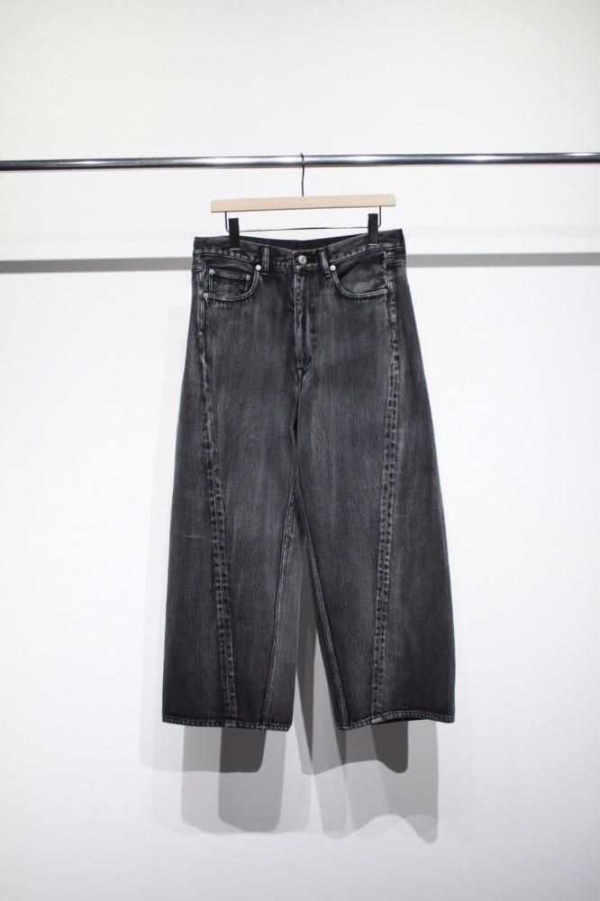 soe<br />9/10 Iength 3D Jeans / BLACK<img class='new_mark_img2' src='https://img.shop-pro.jp/img/new/icons14.gif' style='border:none;display:inline;margin:0px;padding:0px;width:auto;' />