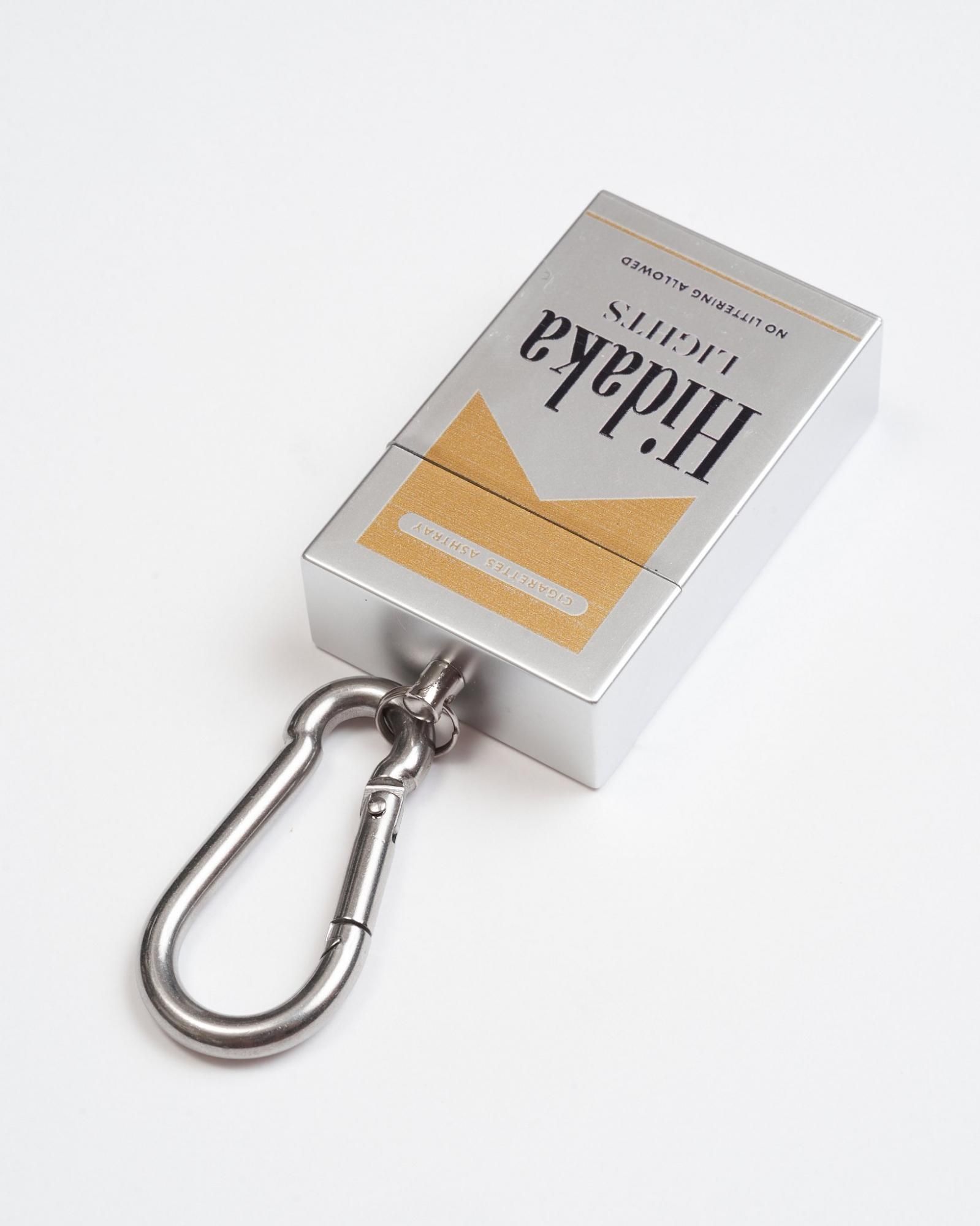 HIDAKA<br />PORTABLE ASHTRAY- MARLBORO / GOLD<img class='new_mark_img2' src='https://img.shop-pro.jp/img/new/icons47.gif' style='border:none;display:inline;margin:0px;padding:0px;width:auto;' />