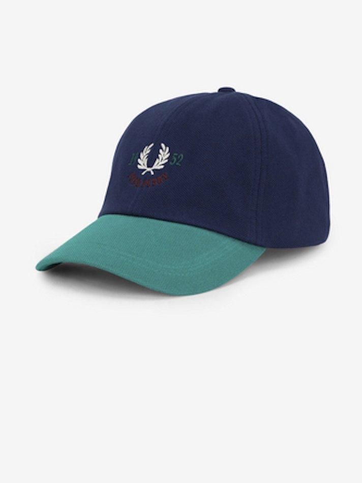 FRED PERRY<br />CLUB HOUSE 1952 GRAPHIC CAP / TENNIS BLUE<img class='new_mark_img2' src='https://img.shop-pro.jp/img/new/icons47.gif' style='border:none;display:inline;margin:0px;padding:0px;width:auto;' />