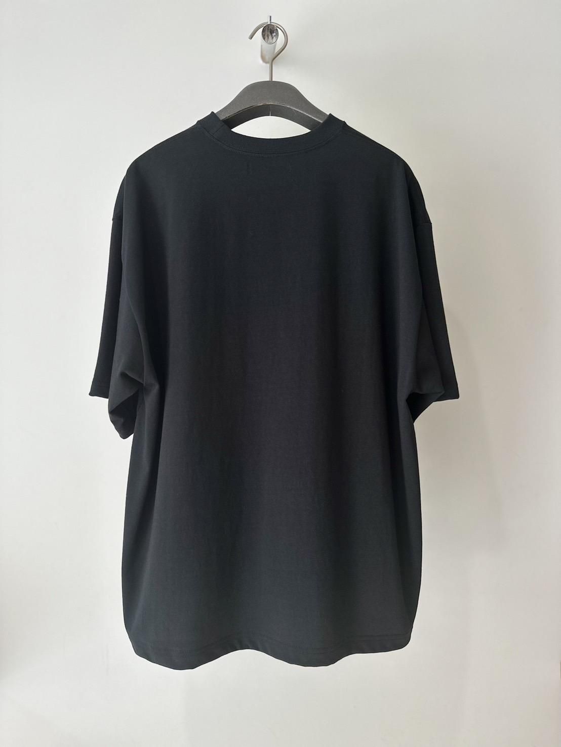 JIEDA<br />JIEDA REFERENCE PRINT TEE / BLACK<img class='new_mark_img2' src='https://img.shop-pro.jp/img/new/icons14.gif' style='border:none;display:inline;margin:0px;padding:0px;width:auto;' />