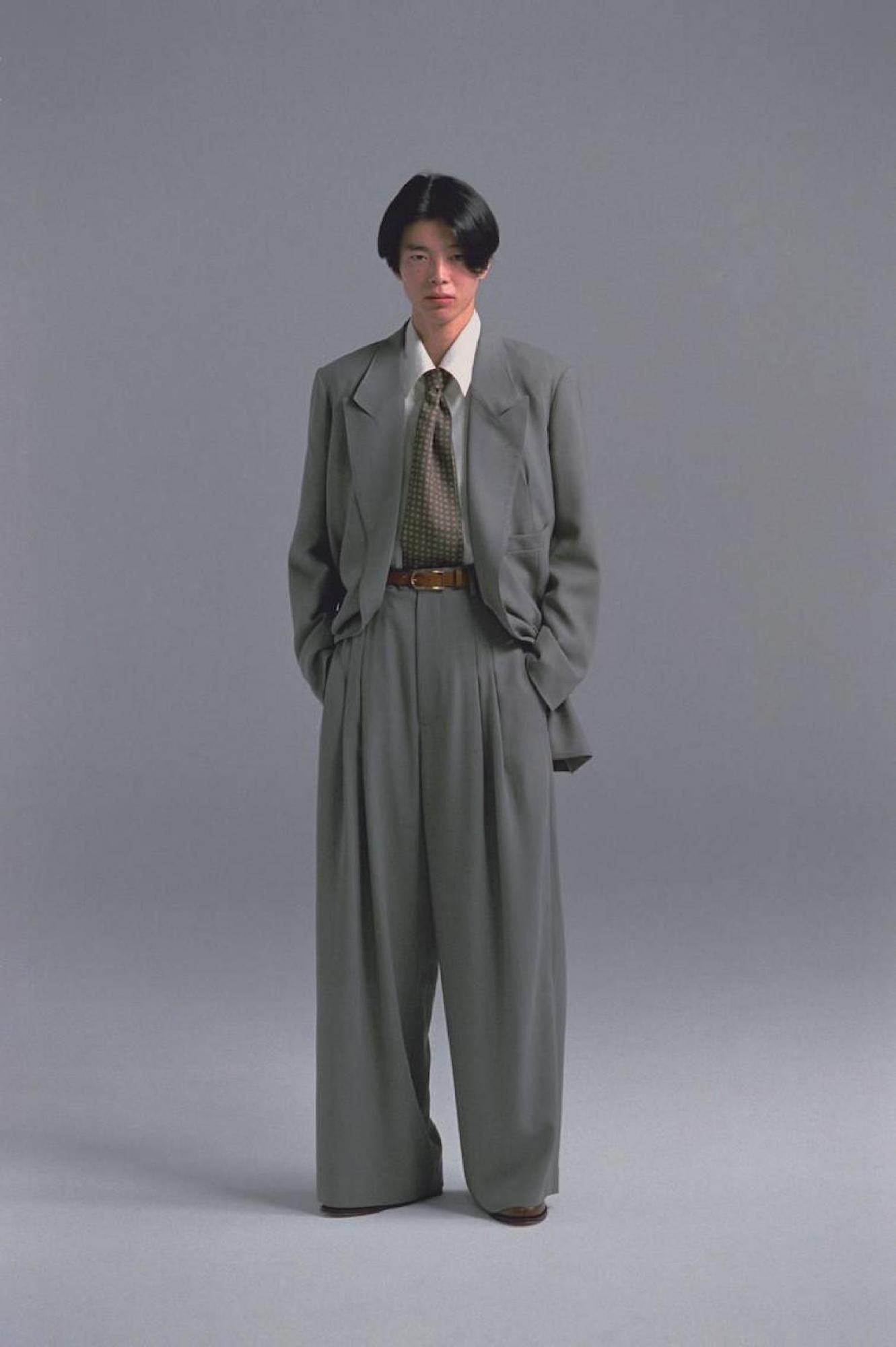 SOSHIOTSUKI<br />INTERLINING POCKET WOOL SERGE JACKET&WOOL SERGE HI-WAIST TROUSERS SET / GRAY<img class='new_mark_img2' src='https://img.shop-pro.jp/img/new/icons47.gif' style='border:none;display:inline;margin:0px;padding:0px;width:auto;' />