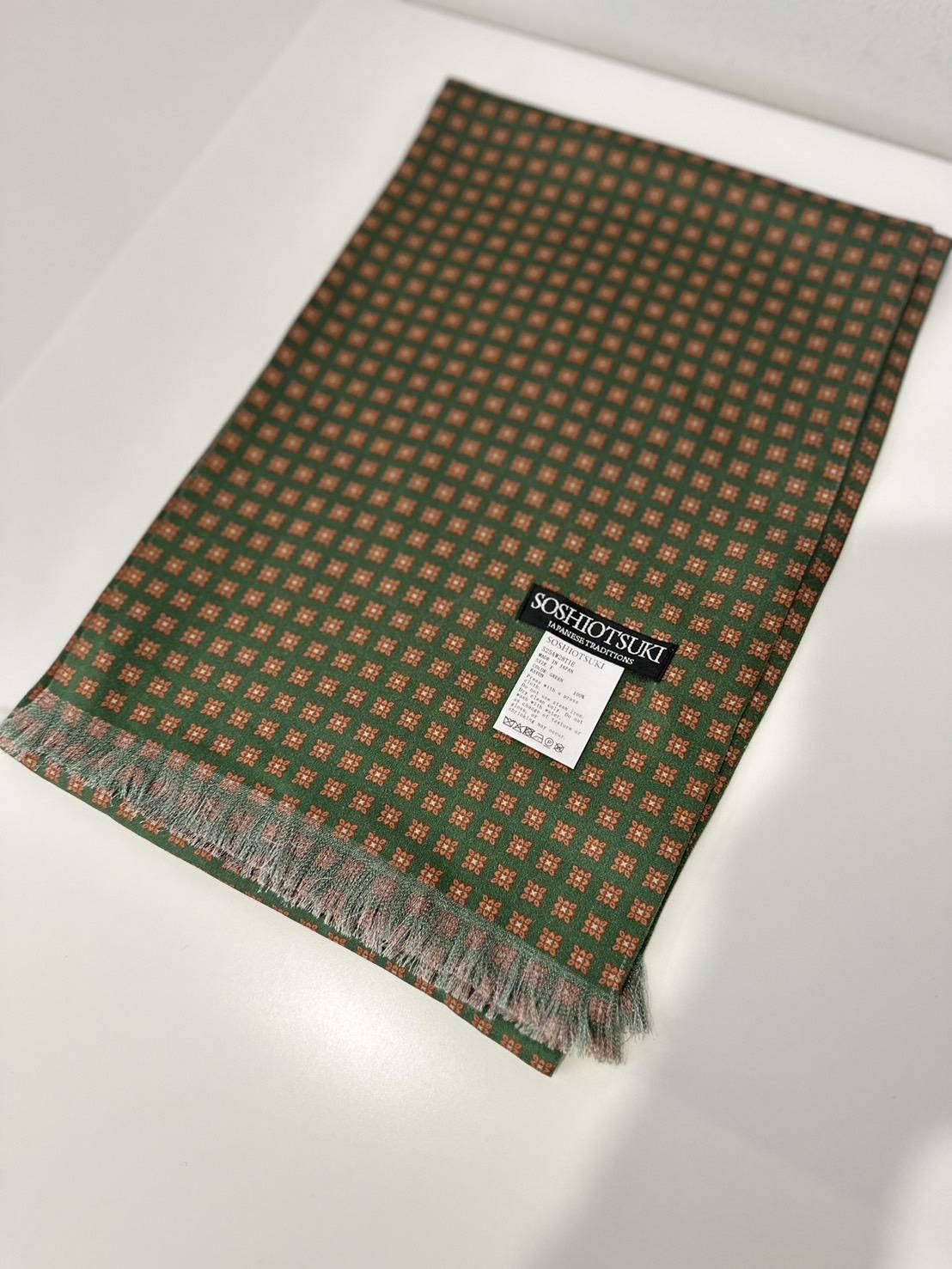 SOSHIOTSUKI<br />KOMON SCARF / GREEN<img class='new_mark_img2' src='https://img.shop-pro.jp/img/new/icons47.gif' style='border:none;display:inline;margin:0px;padding:0px;width:auto;' />