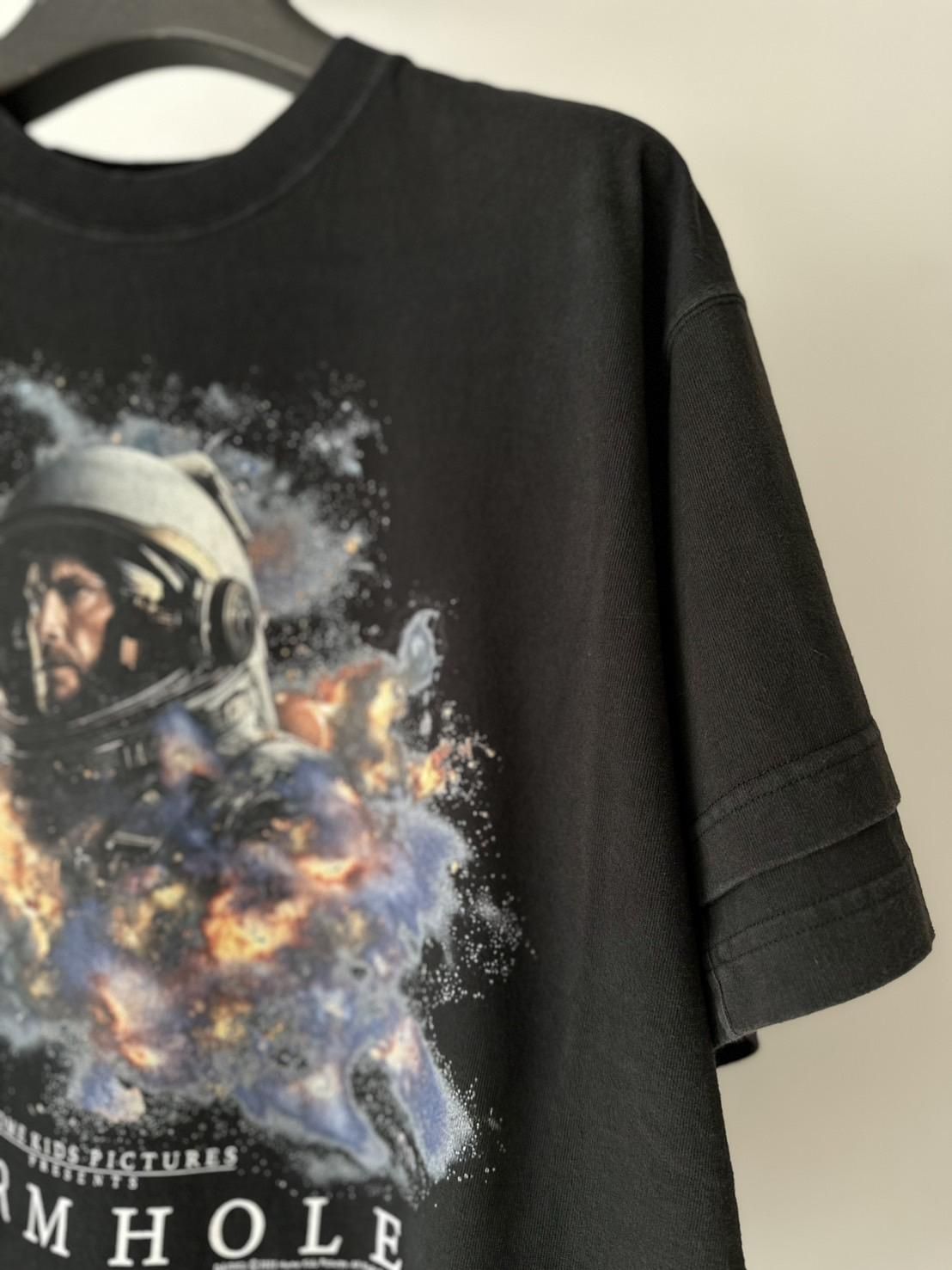 DAIRIKU<br />Movie WORMHOLE Swtching Tee / Black<img class='new_mark_img2' src='https://img.shop-pro.jp/img/new/icons14.gif' style='border:none;display:inline;margin:0px;padding:0px;width:auto;' />