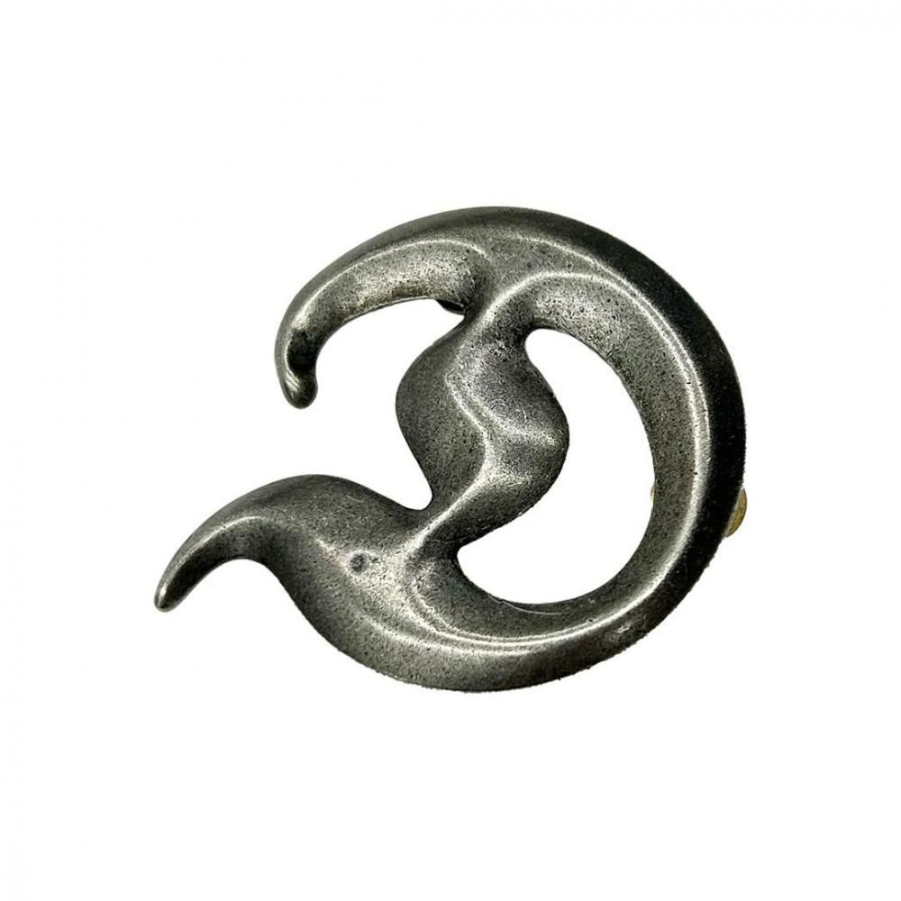 DAIRIKU<br />D Metal Pin Badge / Silver<img class='new_mark_img2' src='https://img.shop-pro.jp/img/new/icons47.gif' style='border:none;display:inline;margin:0px;padding:0px;width:auto;' />