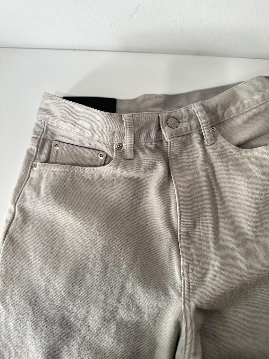 soe<br />Dye Migration Regular Jeans / ICE GRAY<img class='new_mark_img2' src='https://img.shop-pro.jp/img/new/icons14.gif' style='border:none;display:inline;margin:0px;padding:0px;width:auto;' />