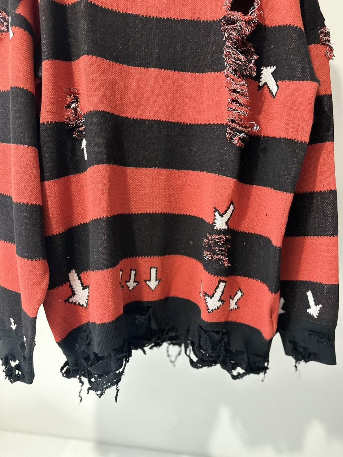 LITTLE.BEDROOM<br />damage alert knit / red&black<img class='new_mark_img2' src='https://img.shop-pro.jp/img/new/icons14.gif' style='border:none;display:inline;margin:0px;padding:0px;width:auto;' />