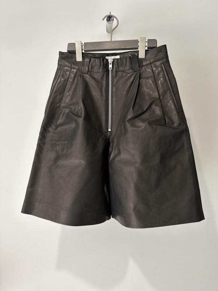 LITTLEBIG<br />Leather Shorts / Black<img class='new_mark_img2' src='https://img.shop-pro.jp/img/new/icons14.gif' style='border:none;display:inline;margin:0px;padding:0px;width:auto;' />