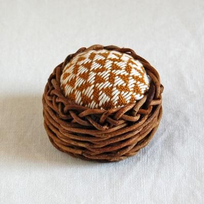 あごのせクッション　現品限り　ヌビ　刺繍タグ付き 1dd5d32b2500274686f35cf70d5a39