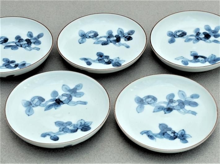 浜野まゆみ 染付椿紋三寸皿 五枚揃い‐草堂