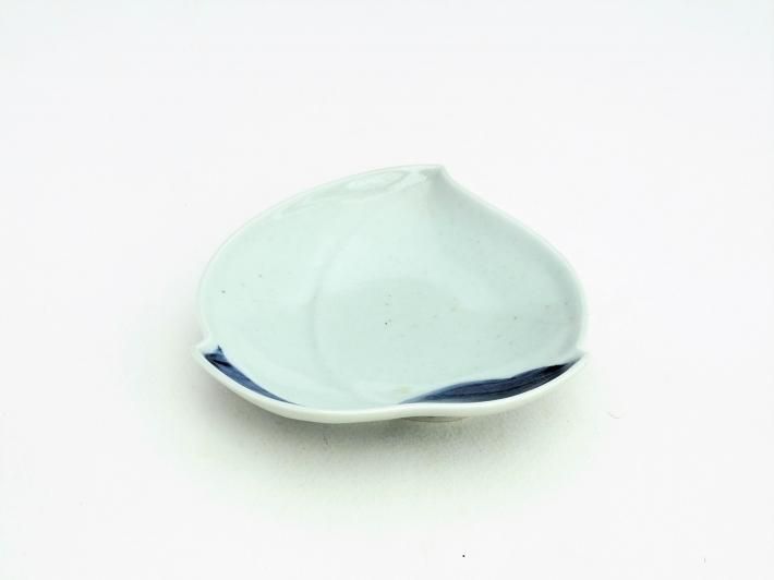 浜野まゆみ　染め付け　小皿A Amazon | 浜野まゆみ 染付 みみずく 松 小皿 陶芸 作家物 古