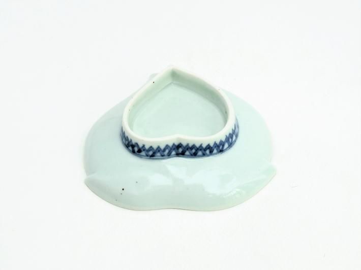 浜野まゆみ　染め付け　小皿A 浜野 まゆみ 染付絵違あわび形小皿