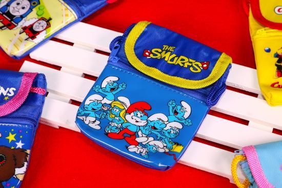 ひも付き キャラクタービニール製ポーチ スマーフ 輸入雑貨 海外雑貨 直輸入 アメリカ雑貨 イギリス雑貨 文房具 おもちゃ キャラクター ポーチ 小物入れ ひもつき 新潟のアメリカン雑貨屋といえば Honeymustard ハニマスニイガタ ひも付き キャラクタービニール製ポーチ スマーフ 輸入雑貨 海外雑貨 直輸入 アメリカ雑貨 イギリス雑貨 文房具 おもちゃ キャラクター ポーチ 小物入れ ひもつき 新潟のアメリカン雑貨屋といえば Honeymustard ハニマスニイガタ