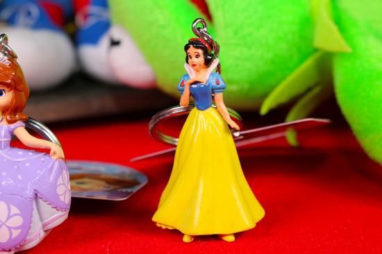 Disney ディズニープリンセス Pvcキーリング 白雪姫 輸入雑貨 海外雑貨 直輸入 アメリカ雑貨 イギリス雑貨 キーリング キーホルダー ディズニープリンセス リトルプリンセス 新潟のアメリカン雑貨屋といえば Honeymustard ハニマスニイガタ