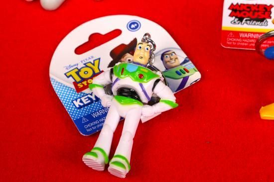 Disney ディズニー Pvcキーリング バズ 輸入雑貨 海外雑貨 直輸入 アメリカ雑貨 イギリス雑貨 キーリング キーホルダー ディズニー トイストーリー 新潟のアメリカン雑貨屋といえば Honeymustard ハニマスニイガタ