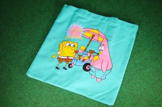 スポンジボブ カラートートバッグ アイスクリーム 輸入雑貨 海外雑貨 直輸入 アメリカ雑貨 アメ雑 Sponge Bob キャラクター トートバッグ 新潟のアメリカン雑貨屋といえば Honeymustard ハニマスニイガタ スポンジボブ カラートートバッグ アイスクリーム 輸入雑貨 海外雑貨 直輸入 アメリカ雑貨 アメ雑 Sponge Bob キャラクター トートバッグ 新潟のアメリカン雑貨屋といえば Honeymustard ハニマスニイガタ
