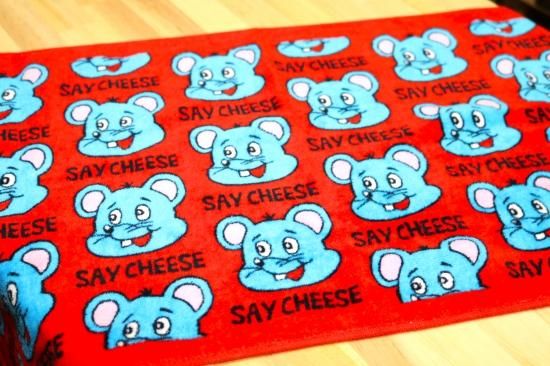 カラフル タオル ネズミ Say Cheese レッド 輸入雑貨 海外雑貨 直輸入 アメリカ雑貨 子供 ポップ キャラクター かわいい 新潟のアメリカン雑貨屋といえば Honeymustard ハニマスニイガタ カラフル タオル ネズミ Say Cheese レッド 輸入雑貨 海外雑貨 直輸入 アメリカ雑貨 子供 ポップ キャラクター かわいい 新潟のアメリカン雑貨屋といえば Honeymustard ハニマスニイガタ